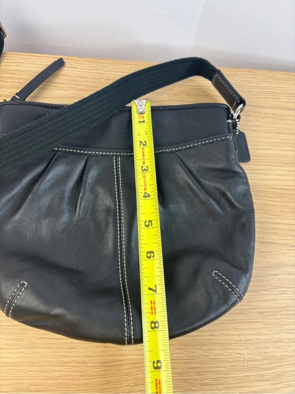 Y2K Vintage Coach Soho Pleated Black Leather Crossbody Swingpack bag